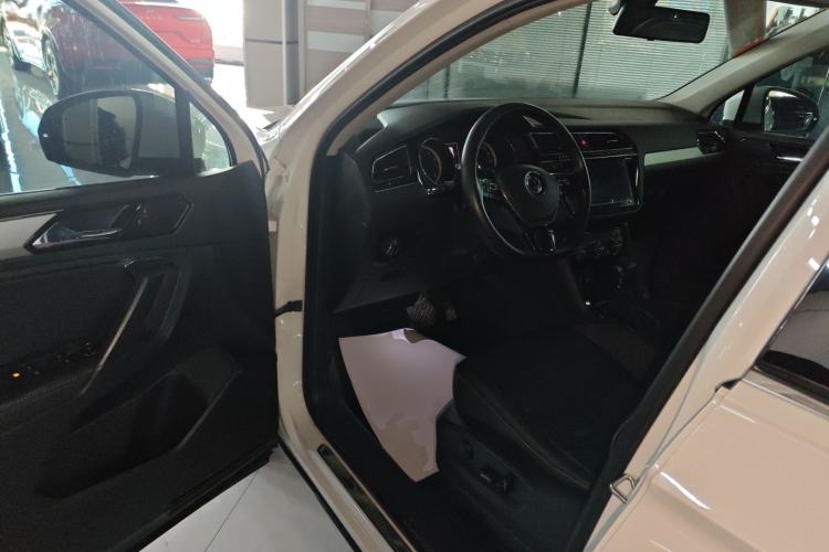 Used Volkswagen Tiguan L 2020 330TSI Automatic Two-Wheel Drive Panoramic Comfort Edition China VI Standard
