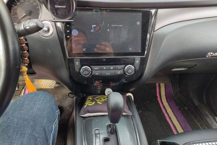 Used Nissan X-Trail 2015 2.0L CVT Comfort MAX Edition 2WD
