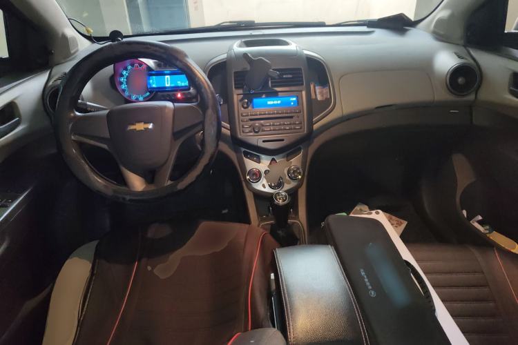 Used Chevrolet Aveo Sonic 2014 Sedan 1.4 SL MT Comfort Edition
