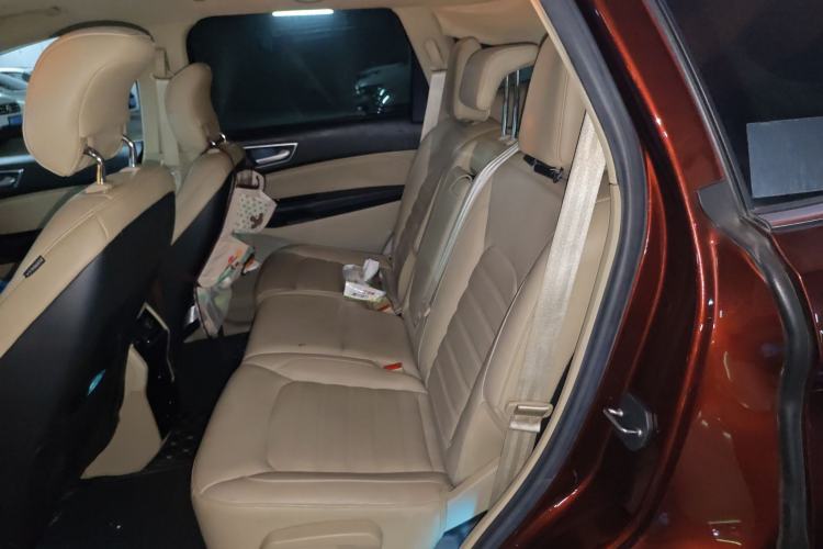 Used Ford Edge 2015 2.0T GTDi Two-Wheel-Drive High-Line Version
