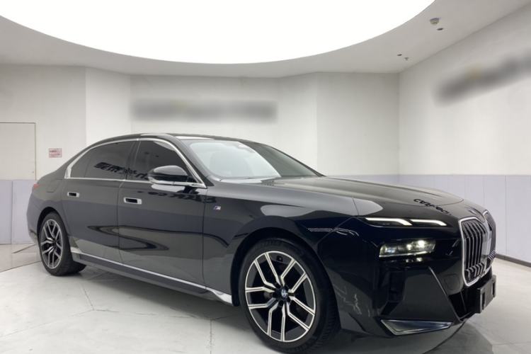 Used BMW 7 Series 2023 735Li M Sport Package Exterior 2