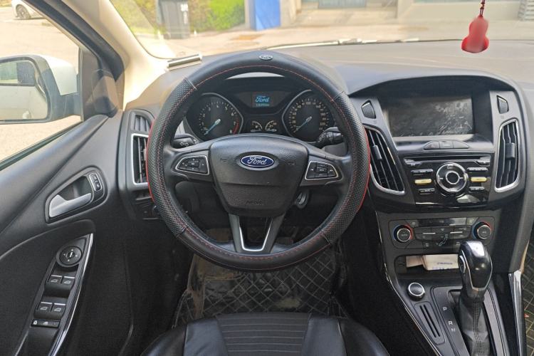 Used Ford Focus 2015 Hatchback 1.6L Automatic Fashion Edition