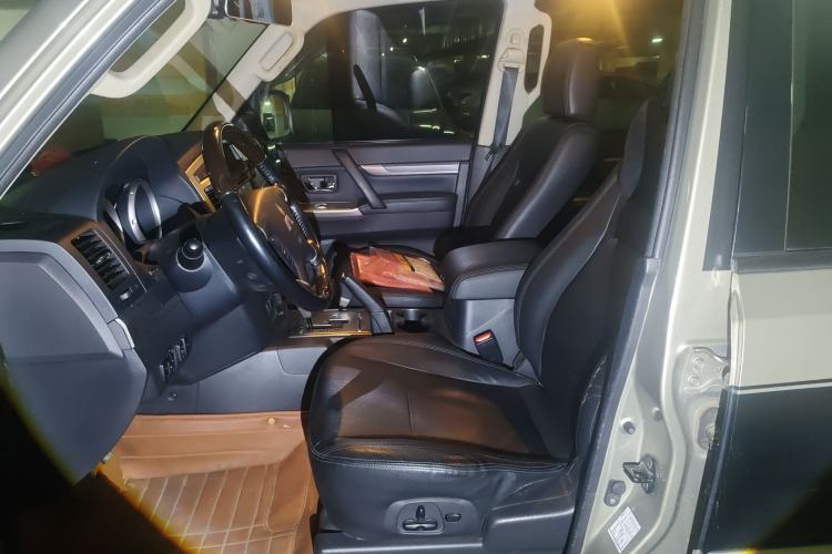 Used Mitsubishi Pajero 2015 3.0L Automatic Elite Plus Version China V Standard