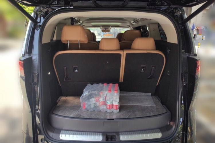 Used Denza D9 2024 EV 620 Premium Model Trunk