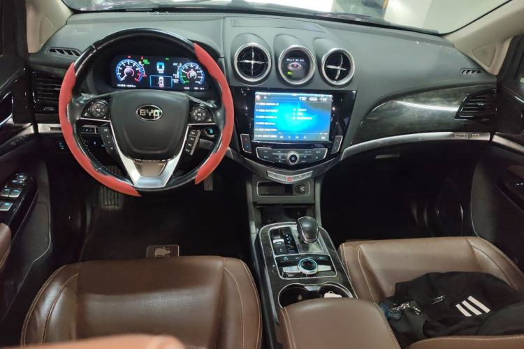 Used BYD Tang New Energy 2015 2.0T Four-Wheel-Drive Flagship Model Center Console