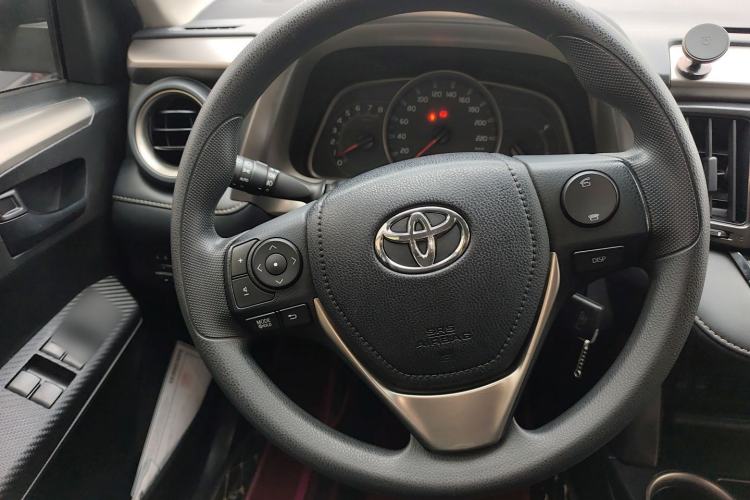 Used Toyota RAV4 2015 2.0L CVT Two-Wheel Drive Fashion Edition Steering Wheel
