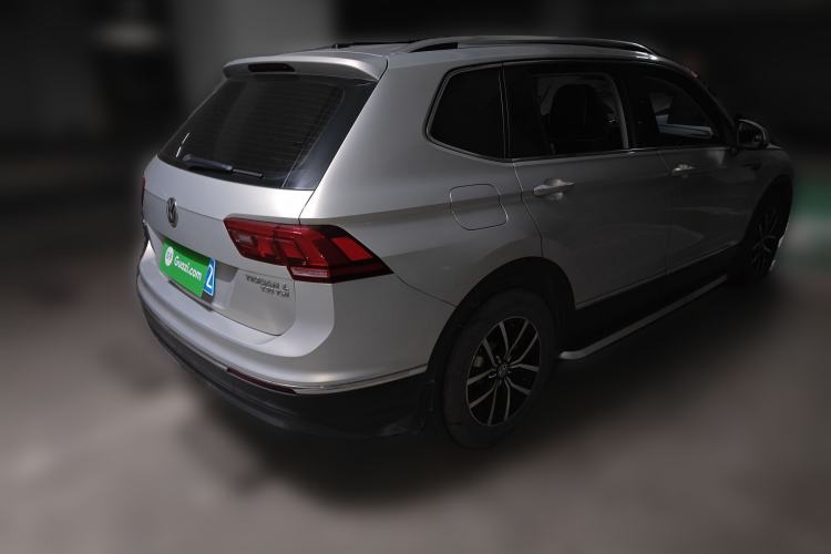 Used Volkswagen Tiguan L 2018 330TSI Automatic Two-Wheel Drive Luxury Edition Rear Right 45 Deg