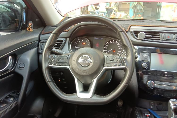 Used Nissan X-Trail 2017 2.5L CVT Luxury Edition 4WD Steering Wheel