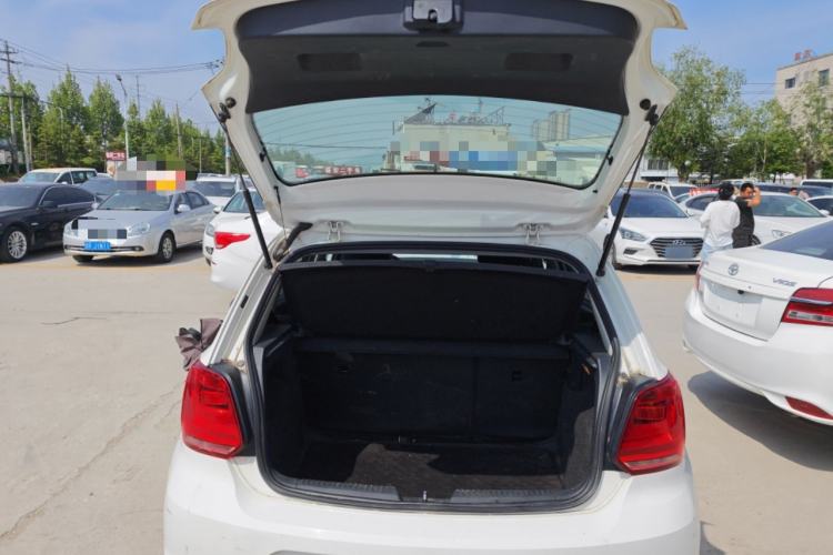 Used Volkswagen Polo 2016 1.4L Manual Fashion Model Trunk