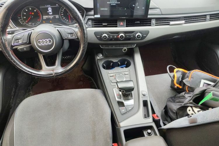 Used Audi A4L 2017 Plus 40 TFSI Ambition Model Center Console