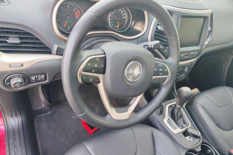 Used Jeep Cherokee 2016 2.4L Leading Smart Version