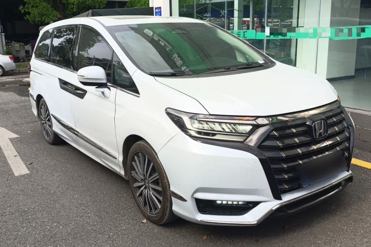 Used Honda Elysion 2024 2.0L eHEV Luxury Edition Front Right 45 Deg