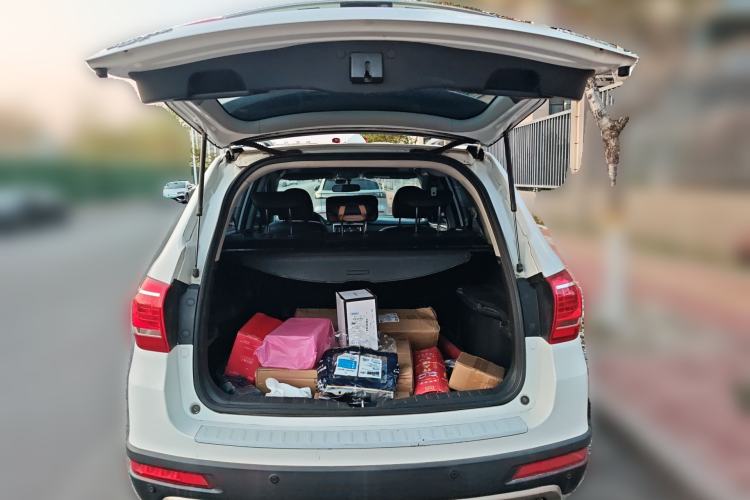 Used Haval H6 2015 Revised Version Sport Edition 1.5T Manual Transmission Two-Wheel Drive Elite Grade Trunk