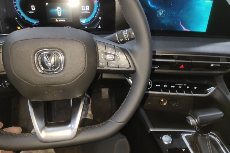 Used CHANGAN Eado 2021 PLUS 1.6L GDI CVT Luxury Model Center Console