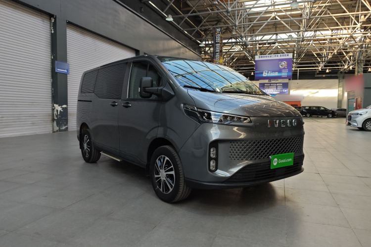 Used Iveco Fidato 2023 C30 Passenger Van 2.0T 93kW Manual Transmission Xingtu Edition Low Roof