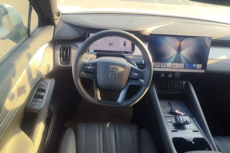 Used BYD Song L EV 2025 Intelligent Driving Version 662 km LiDAR Excellence Edition Steering Wheel