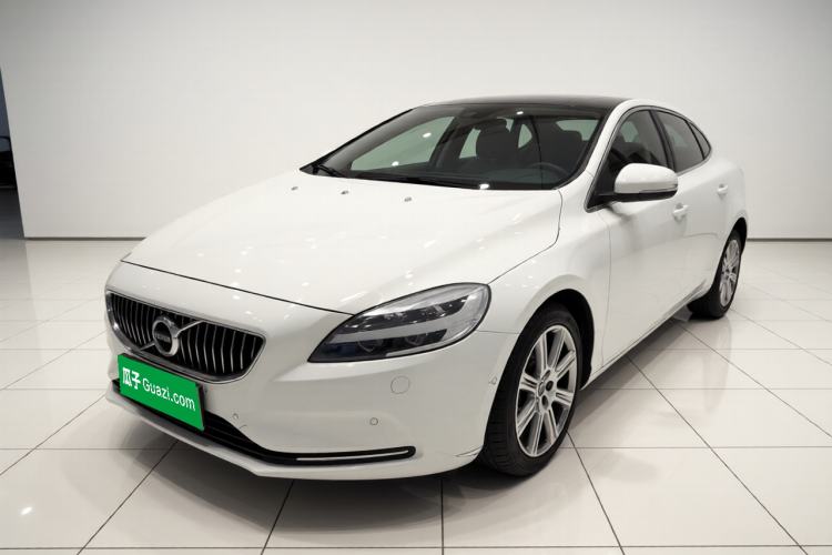 Used Volvo V40 2019 T3 Smart Luxury Edition