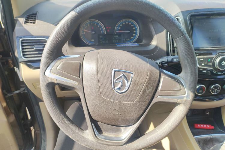 Used Baojun 730 2014 1.5L manual Comfort ESP version 7 seats
