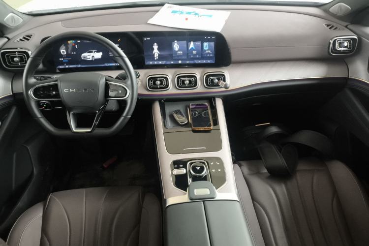 Used Chery Tiggo 9 2025 2.0T Automatic Two-Wheel Drive Luxury Edition 5 Seats Center Console