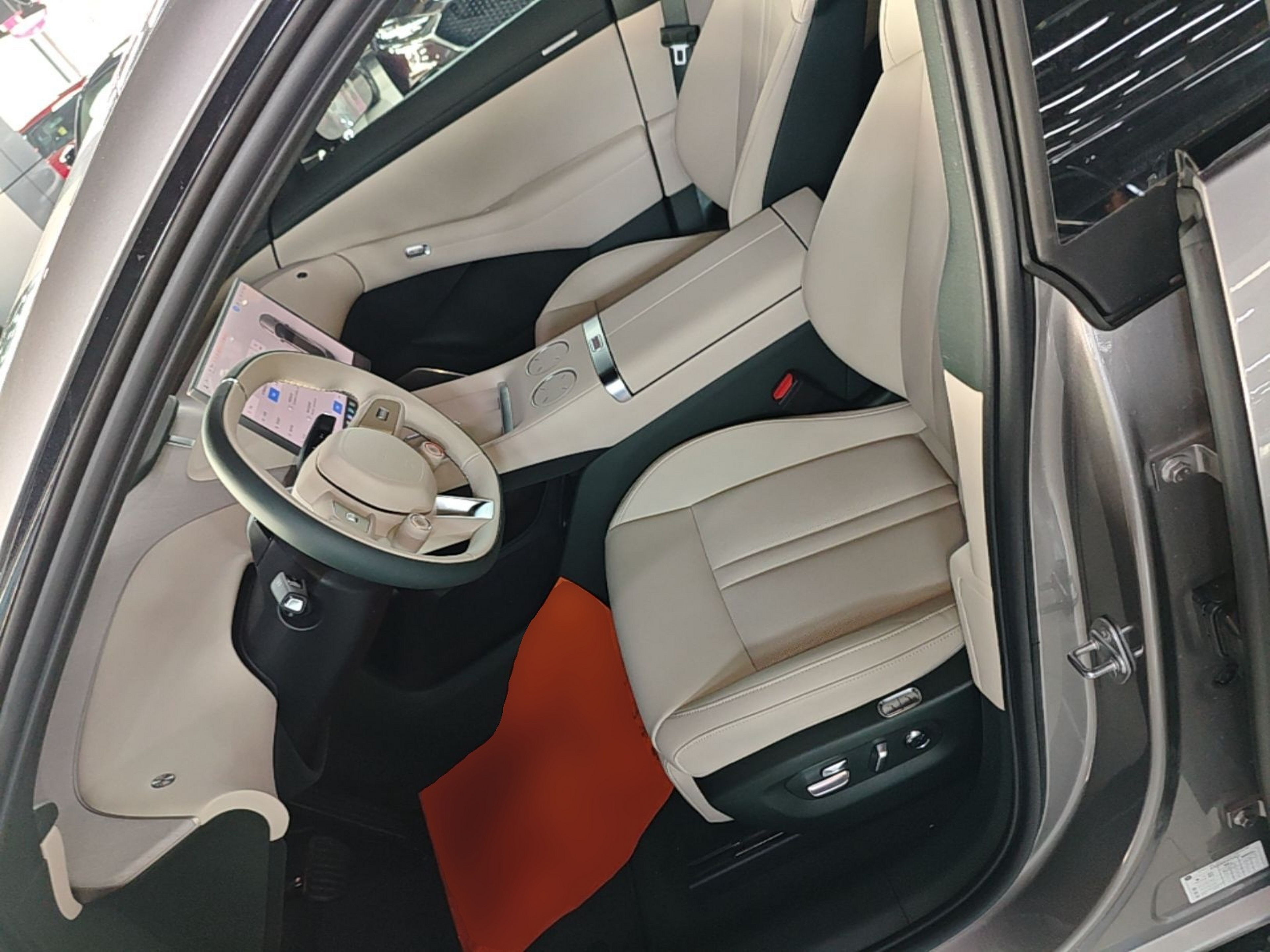 Переднее сиденье в автомобиле