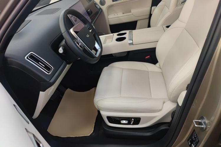 Used Li Auto L8 2024 Pro Model
