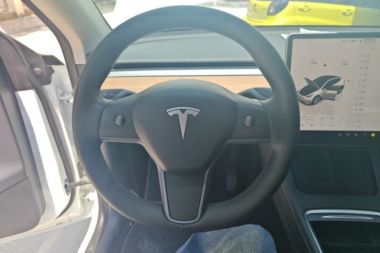 Used Tesla Model Y 2022 Long-Range All-Wheel-Drive Version Steering Wheel