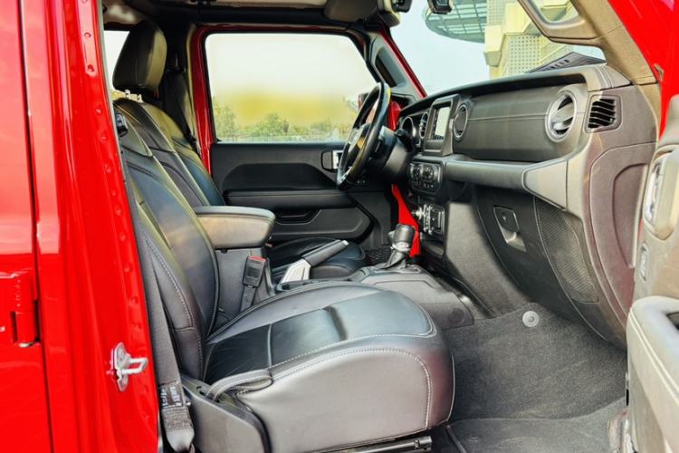 Used Jeep Wrangler 2019 2.0T Sahara Four-Door Version China VI Emission Standard
