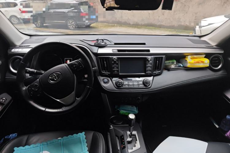 Used Toyota RAV4 2016 2.0L CVT Two-Wheel Drive Smart Edition China V Standard Center Console