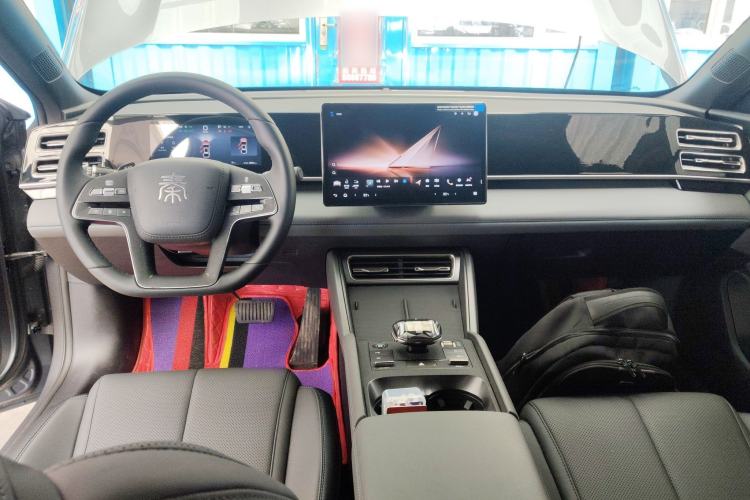 Used BYD Qin L 2025 DM-i Smart Drive 80KM Leading Model Center Console