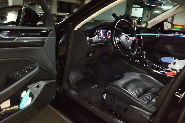 Used Volkswagen Phideon 2018 Revised Version 380TSI Two-Wheel Drive Business Edition Driver Seat