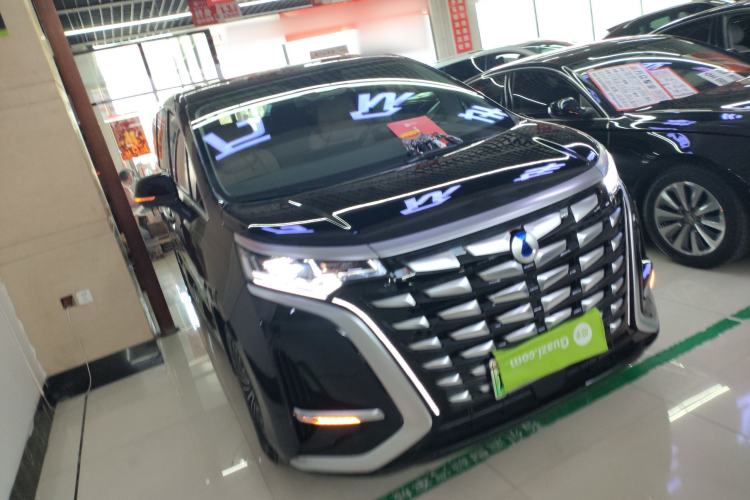 Used Denza D9 2024 DM-i 980 Four-Wheel Drive Prestige Model Front Right 45 Deg