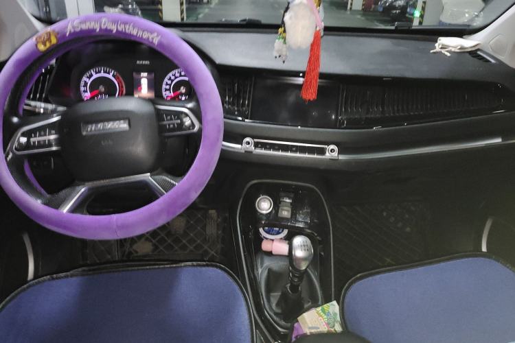 Used Haval H2s 2017 Blue Label 1.5T Manual Elite Model Center Console