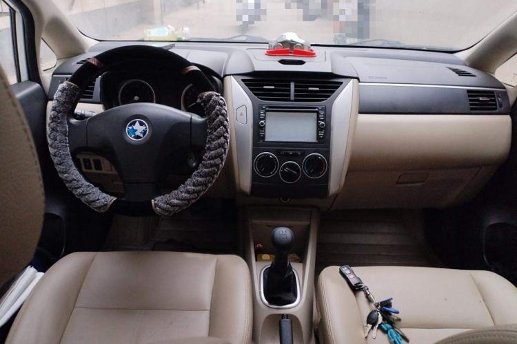 Used Venucia R50 2013 1.6L Manual Luxury Edition
