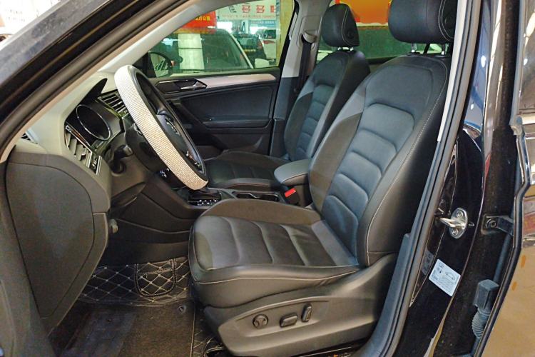 Used Volkswagen Tiguan L 2019 Revised 330TSI Automatic Two-Wheel Drive Smart & Luxury Edition China VI Standard Left Front Seat