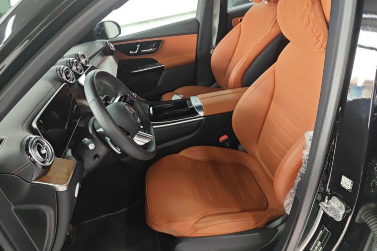 Used Mercedes-Benz GLC New Energy 2025 350 e L 4MATIC Collector's Edition Left Front Seat