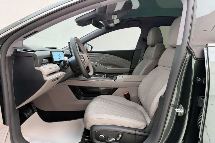 Used Geely Galaxy 8 2025 130km EM-P Starship Edition
