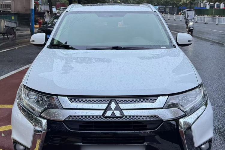 Used Mitsubishi Outlander 2019 2.0L Two-Wheel Drive Comfort Edition 5 Seats China VI Standard