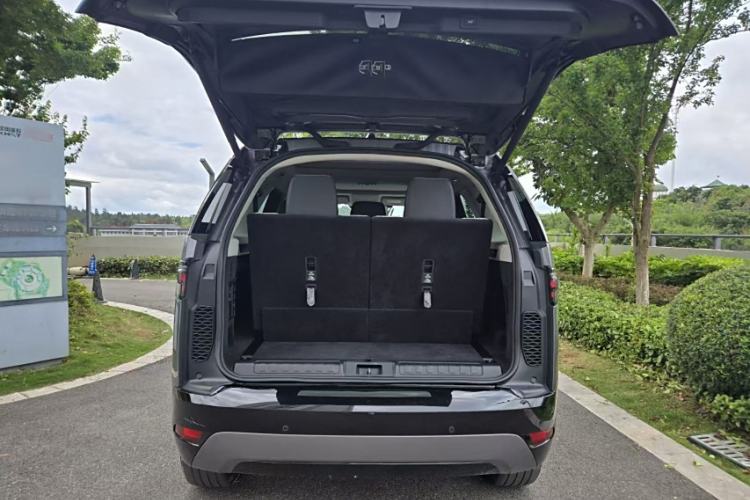 Used Land Rover Discovery 2023 Revised Version 360 PS R-Dynamic S