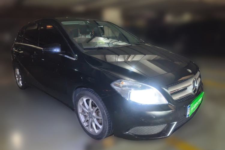 Used Mercedes-Benz B-Class 2012 B 180 Front Right 45 Deg