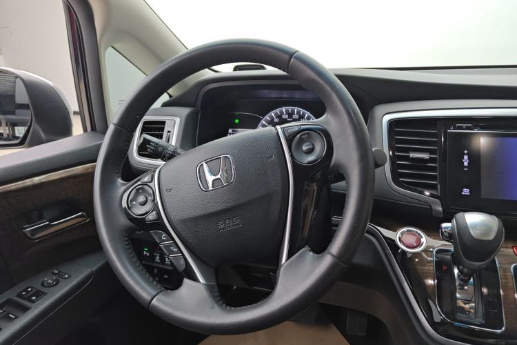 Used Honda Odyssey 2015 Updated Version 2.4L Smart Edition Steering Wheel