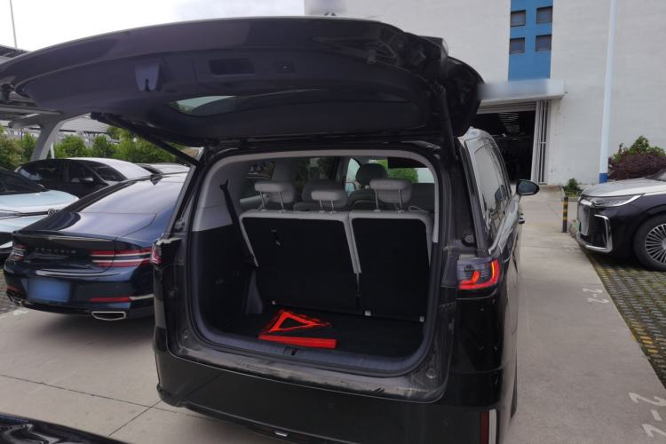 Used VOYAH Dream 2025 PHEV Four-Wheel-Drive Flagship Version – Qiankun Edition Trunk