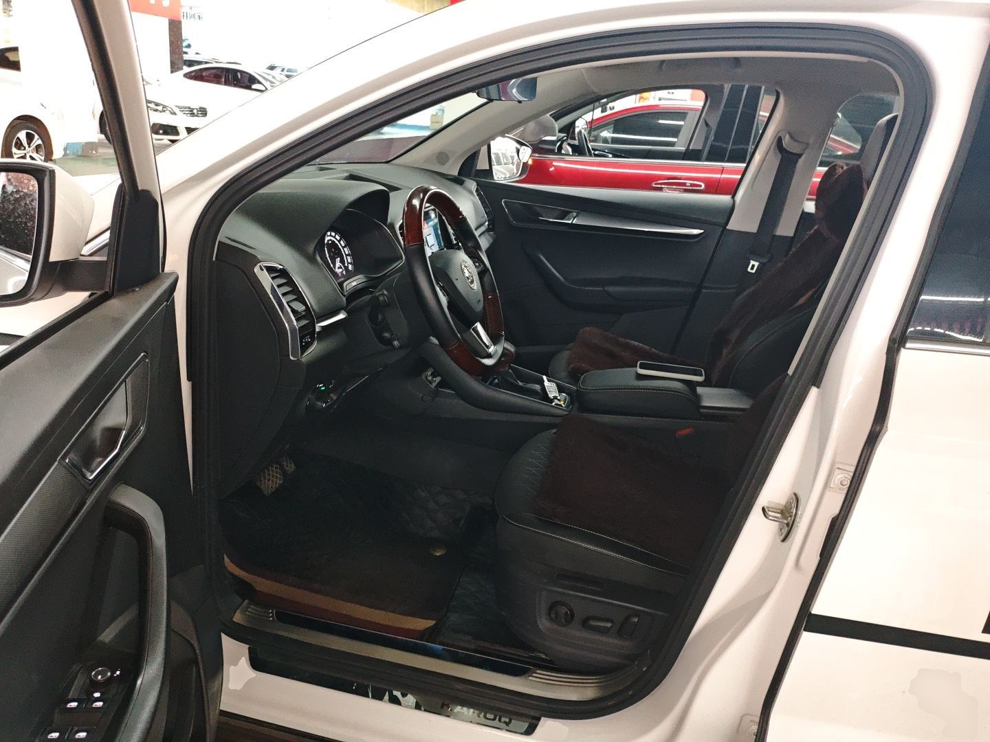 Переднее сиденье в автомобиле