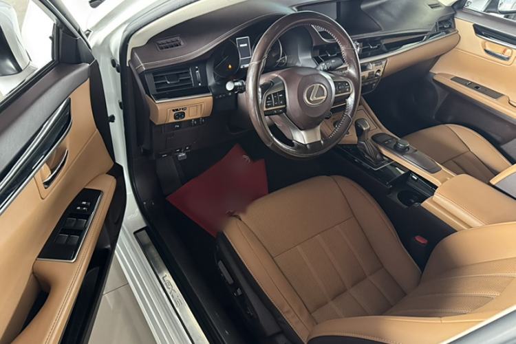 Used Lexus ES 2016 200 Midnight Special Limited Edition
