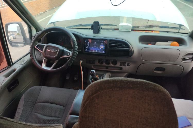 Used JMC Transit 2017 2.8T Commercial Version Short Wheelbase Mid-Roof 6/7/8-Seater JX493 Center Console