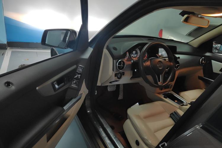 Used Mercedes-Benz GLK-Class 2014 GLK 260 4MATIC Dynamic Model Driver Seat