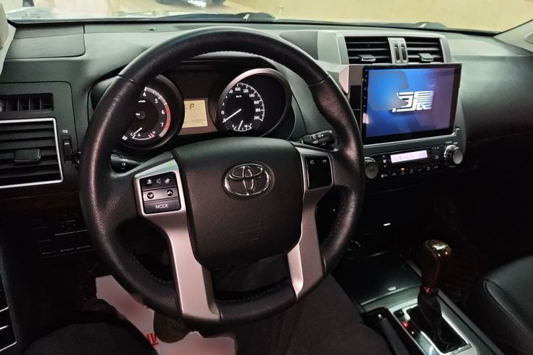 Used Toyota Prado 2016 2.7L Automatic Standard Edition Center Console