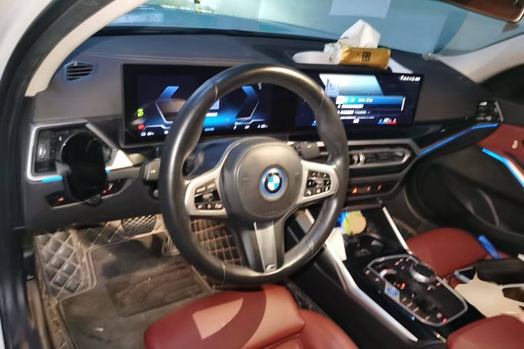 Used BMW i3 2022 eDrive 35 L Center Console