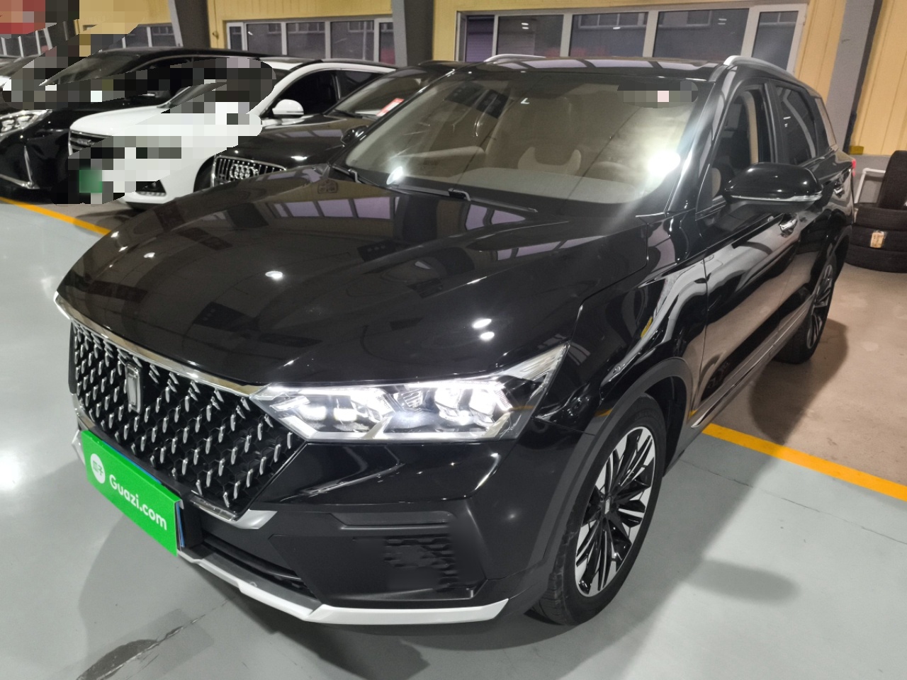 Под передней частью автомобиля