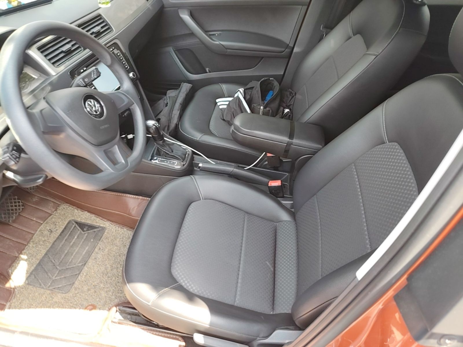Vordere Reihe im Auto