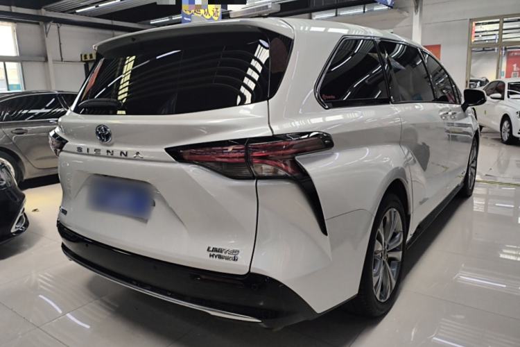 Used Toyota SIENNA 2023 2.5L Hybrid Deluxe Edition Rear Right 45 Deg